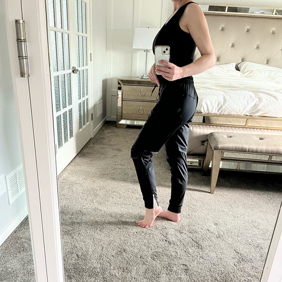 NWT - On Running Pants - Women’s Size Small - BLACK - Picture 3 of 8